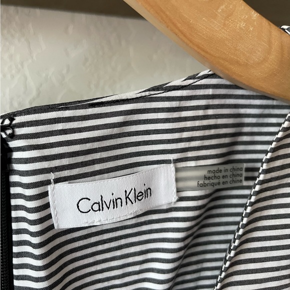 Calvin Klein| Poplin Wrap Top with Embroidered Balloon Sleeve•••+ Tie Waist - Picture 9 of 16